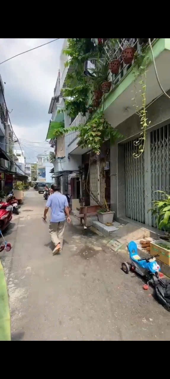 Bán Nhà- Quận 6. 30m2 - MTKD sầm uất 4 tẩng -- 6.x T