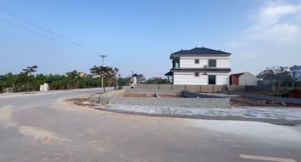ĐƯỜNG ĐẸP - VỈA HÈ ĐÁ BÓNG - ĐƯỜNG ĐÔI 2 LÀN XE TẢI THÔNG - NGAY KHU ĐẤU GIÁ TÂN DÂN