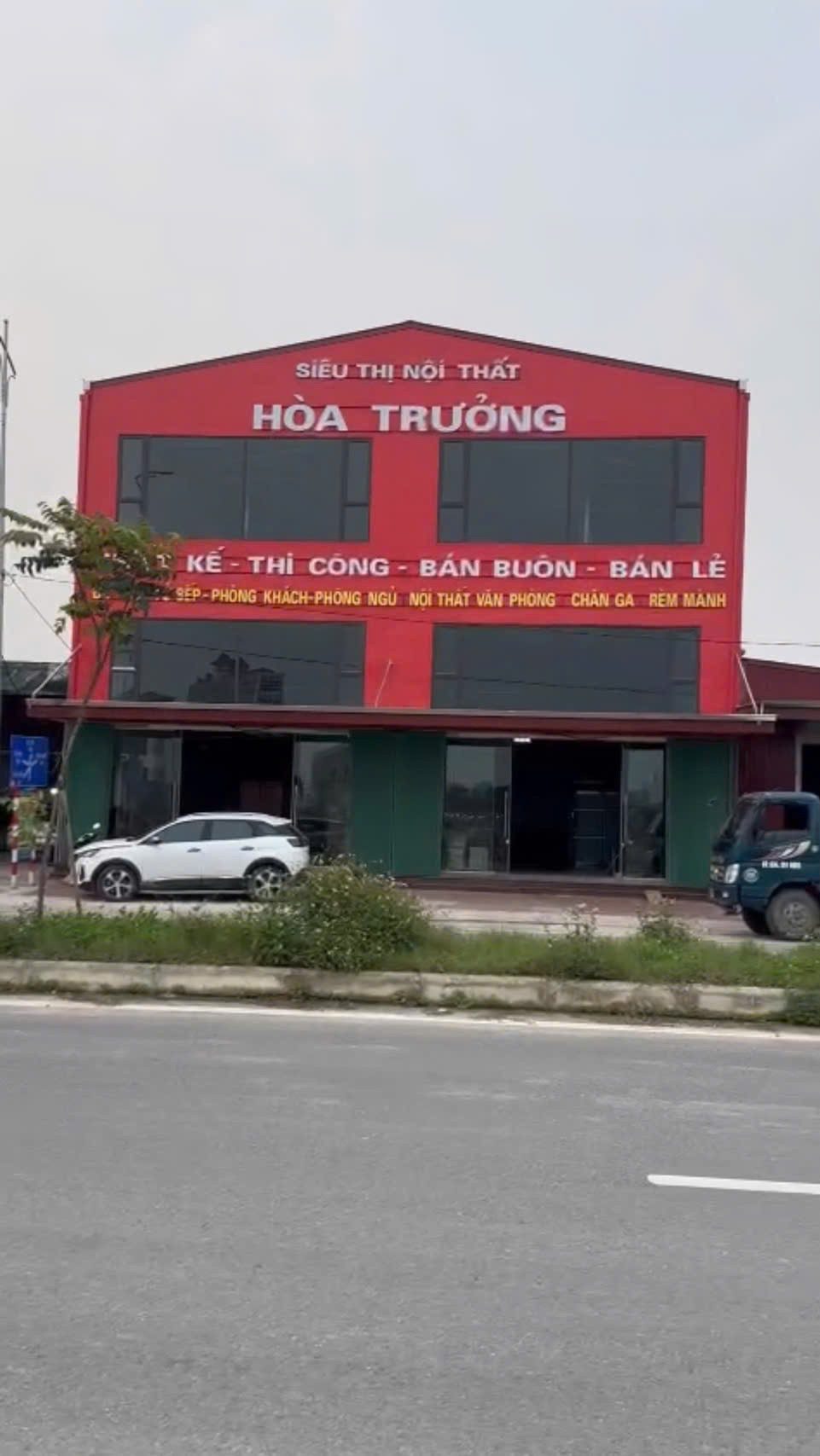 Cho thuê nhà xưởng 900m2 gồm 3 tầng kinh doanh, làm showroom siêu tốt