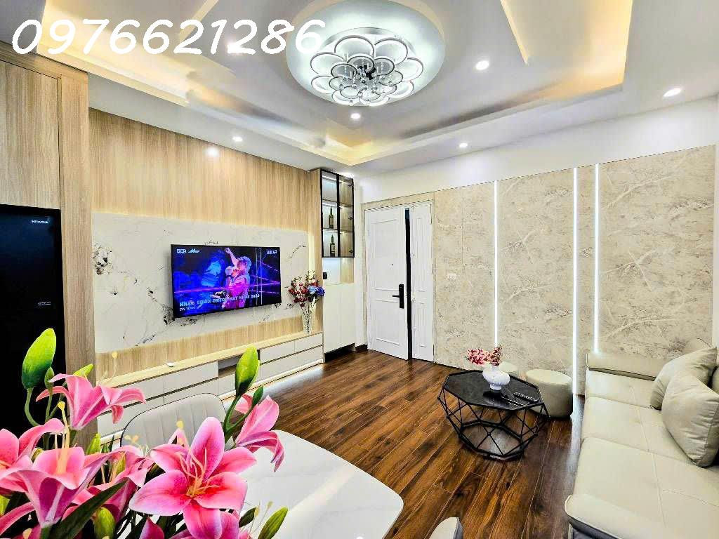 Bán chung cư Việt Hưng-70 m2-2 ngủ-2vs-giá:5,1 tỷ. Full nội thất - chủ quyết bán trước Tết