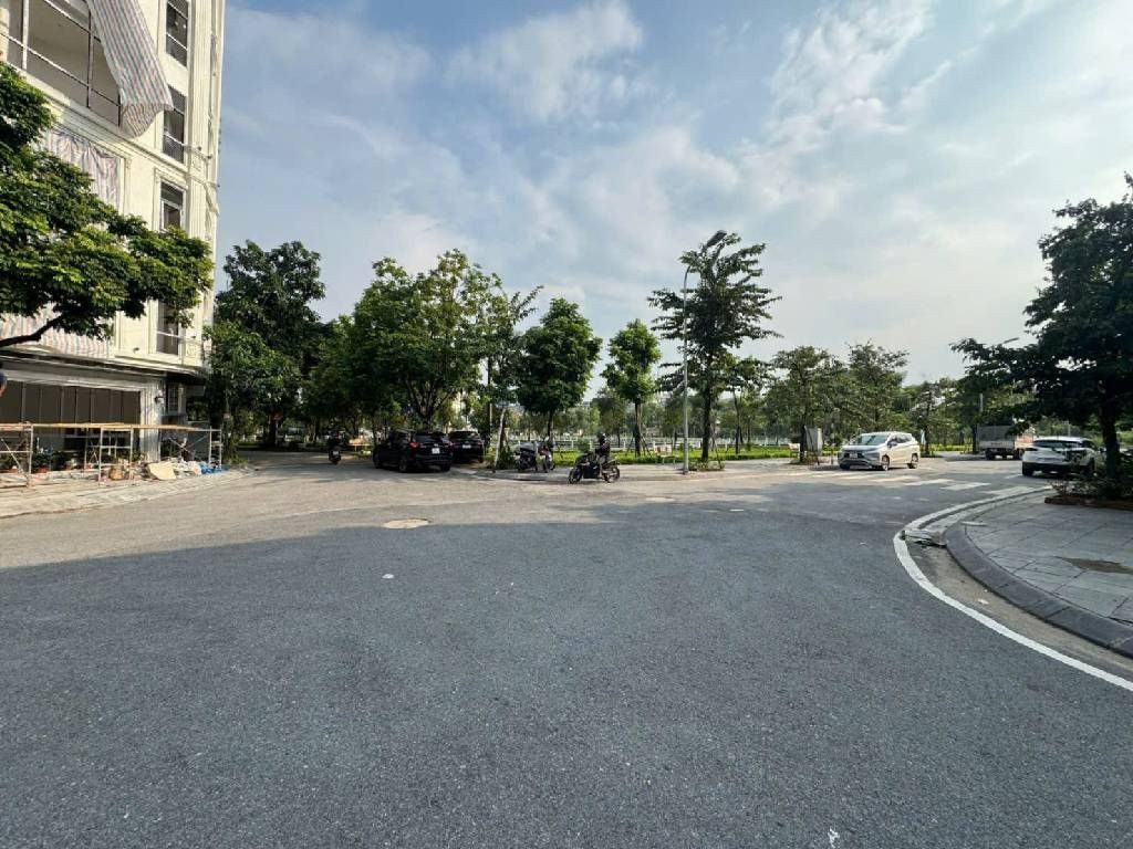 BÁN ĐẤT TĐC VIỆT HƯNG 37M2 - PHÂN LÔ VỈA HÈ - Ô TÔ TRÁNH – HƠN 6 Tỷ[0372311369]