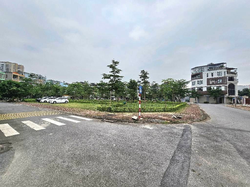 BÁN ĐẤT TĐC VIỆT HƯNG 40M2- MẶT CÔNG VIÊN THOÁNG VĨNH VIỄN- HƠN 10 TỶ