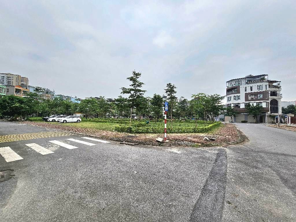 BÁN ĐẤT TĐC VIỆT HƯNG 40M2- MẶT CÔNG VIÊN - HƠN 10 TỶ
