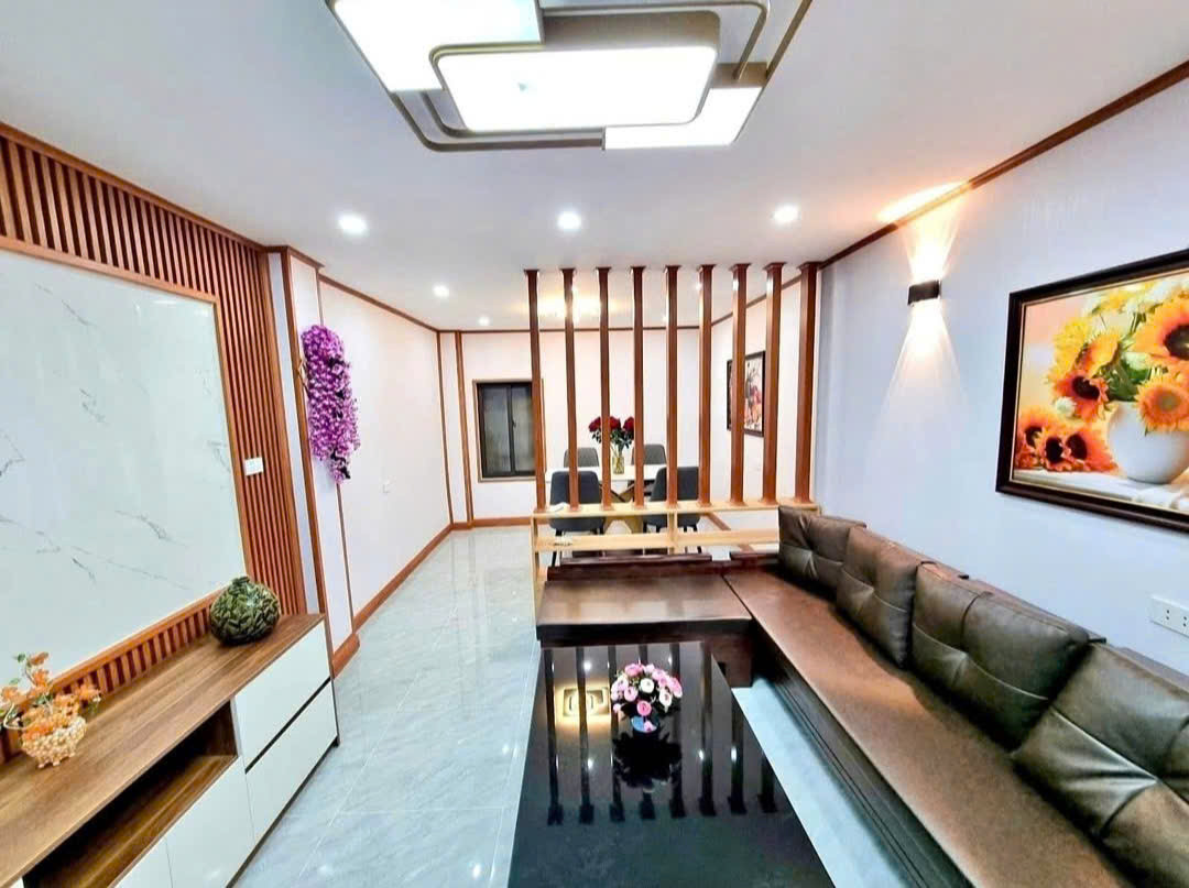 💥 NHÀ ĐẸP, VỊ TRÍ VÀNG, GIÁ HẤP DẪN - 40M2 - 5.15 TỶ TẠI VIỆT HƯNG