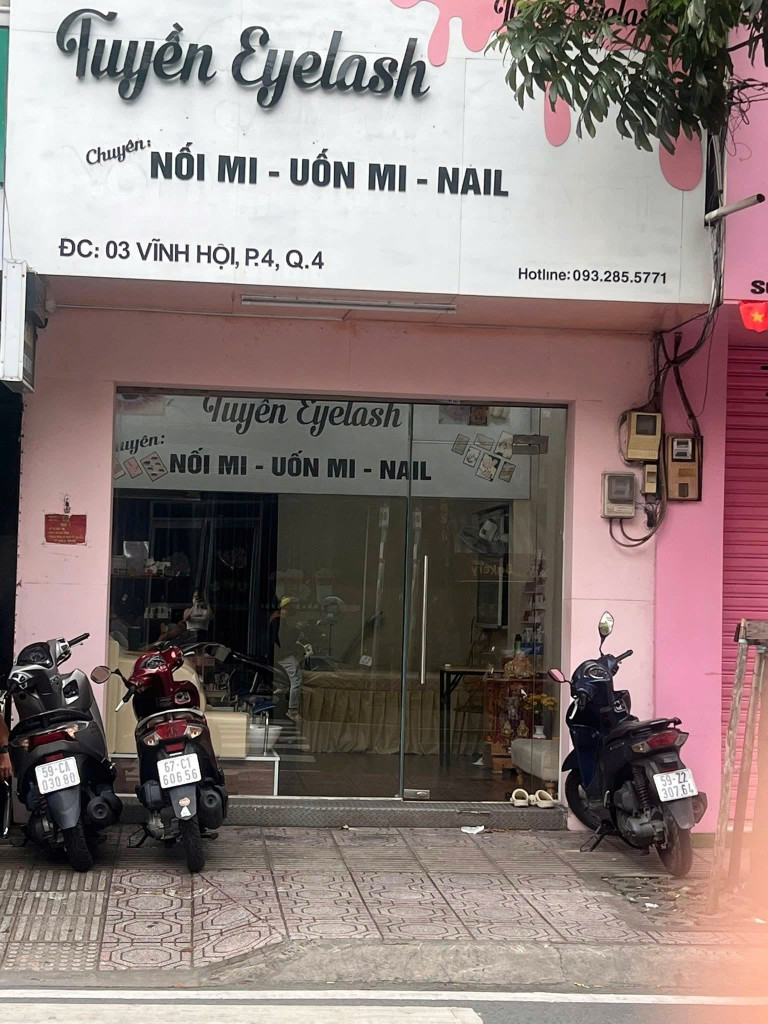 Sang tiệm nail  -nối mi tại 03 vĩnh hội quận 4 nằm ngay mặt tiền đường