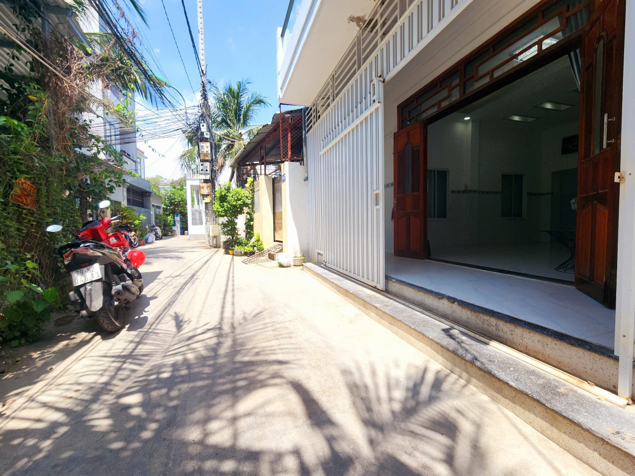 Bán Nhà hẻm oto ra vô thoải mái Phường Ngọc Hiệp gần Cầu hộ Phương Sài - tp Nha Trang 



-Giá: 2 tỷ 639 triệu ( tặng kèm nội thất )