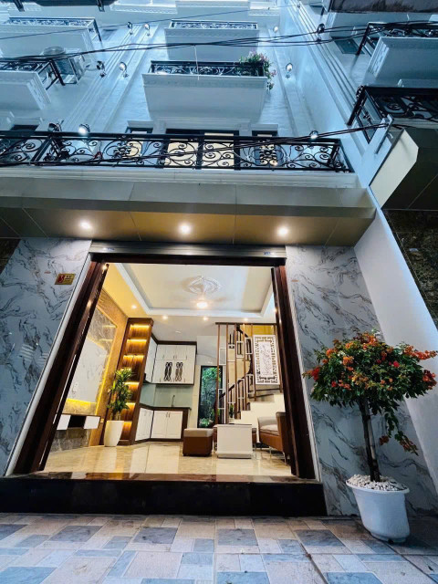 Cho thuê nhà nguyên căn mới kinh kong ngõ 179 Vĩnh Hưng, 33m2 x 5 tầng.3 ngủ khép kín.
