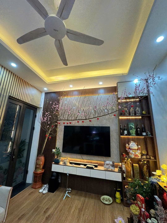 Cho thuê nhà nguyên căn ngõ 126 Vĩnh Hưng 42m2 x 4 tầng. 4 ngủ.3 wc, 13 triệu/tháng