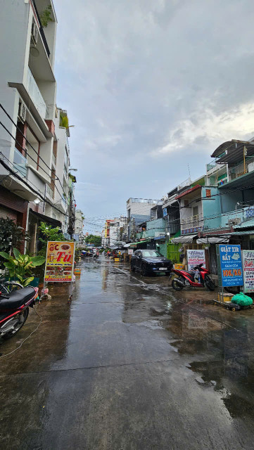 HẺM XE TẢI QUAY ĐẦU 
DIỆN TÍCH 17  M 3 TẤM
CÓ 1 TỶ