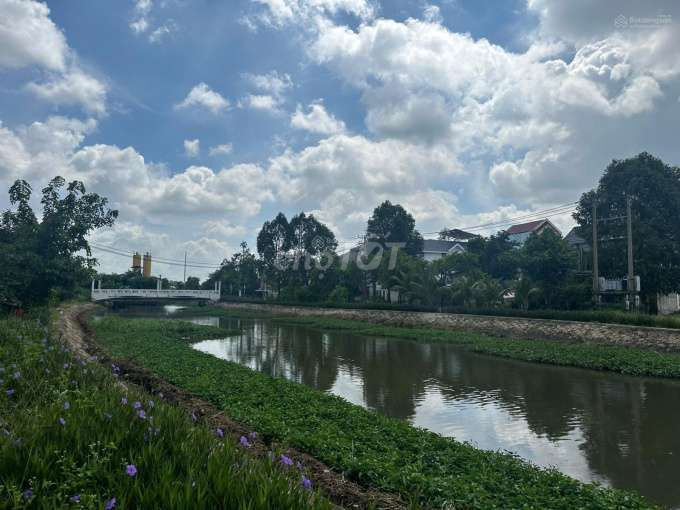 Đất biệt thự view sông ngay đường Vĩnh Phú 29 - Bình Dương đường nhựa 12m vị trí siêu đẹp , sổ sẵn giá chỉ 2.2 Tỷ