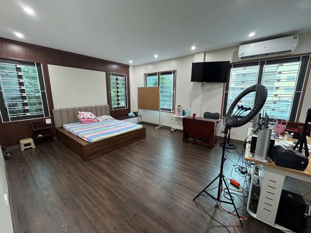 BÁN BIỆT THỰ SÂN VƯỜN - VĨNH PHÚC, BA ĐÌNH - 141M² - MT 8.2M - VỈA HÈ Ô TÔ TRÁNH - GIÁ 43.2 TỶ