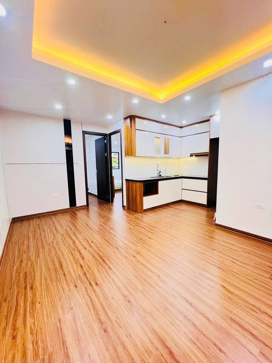 Bán căn hộ tập thể Vĩnh Phúc, Ba Đình, nhà đẹp rộng thoáng, ô tô tránh đỗ