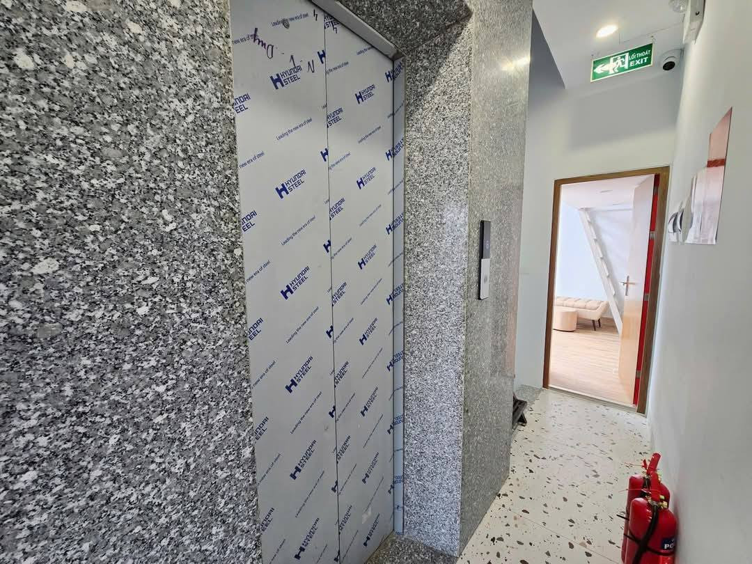 Bán tòa nhà (10P.KK) phố Võ Chí Công 50m2 6tầng thang máy 12.8 tỷ Cầu Giấy