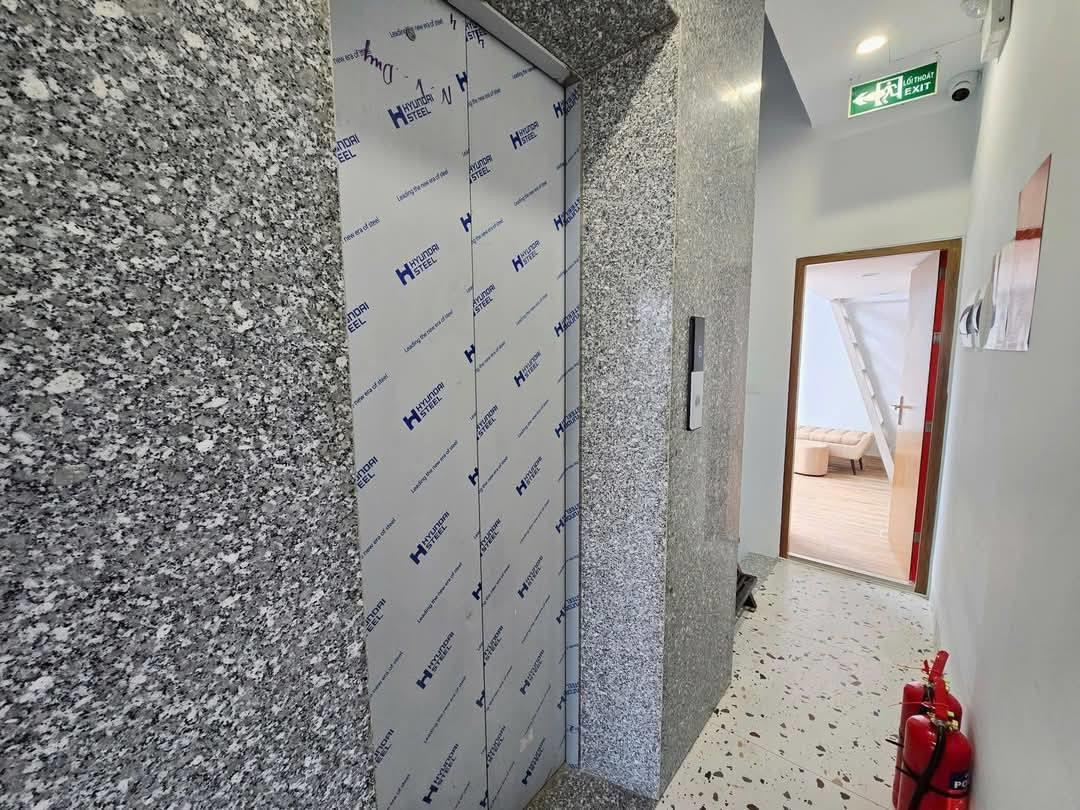 Bán tòa nhà (10P.KK) phố Võ Chí Công 50m2 6tầng thang máy 12.8 tỷ Cầu Giấy