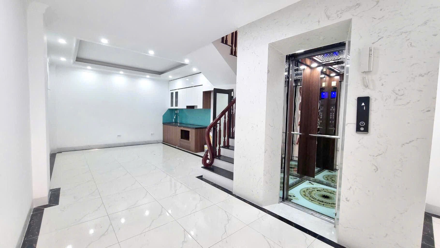 NHÀ MỚI XÂY 6 TẦNG THANG MÁY TẠI HOÀNG QUỐC VIỆT GIAO VÕ CHÍ CÔNG