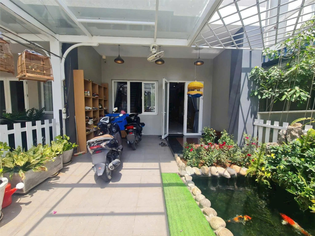 Cho thuê Nhà phố 4PN, KDC Khang Điền, Quận 9, DTSD 217m2, full nội thất đẹp