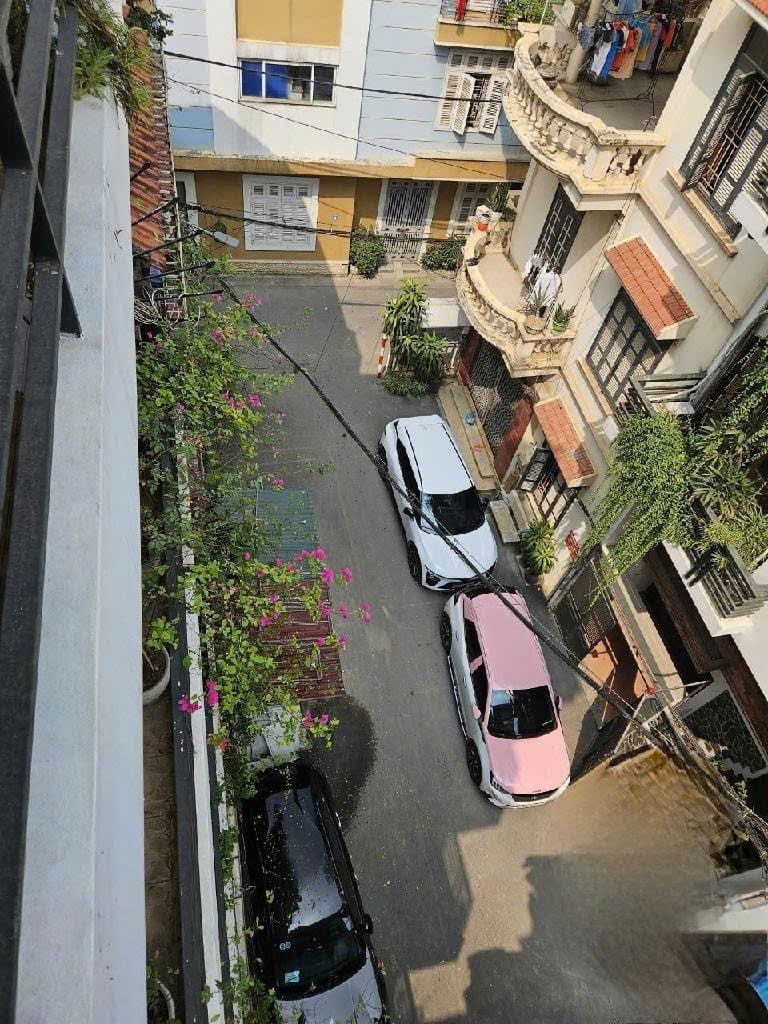 Gia đình cần bán nhà đẹp Đường Lạc Long Quân, Tây Hồ - lô góc 2 mặt tiền - hơn 7 tỉ