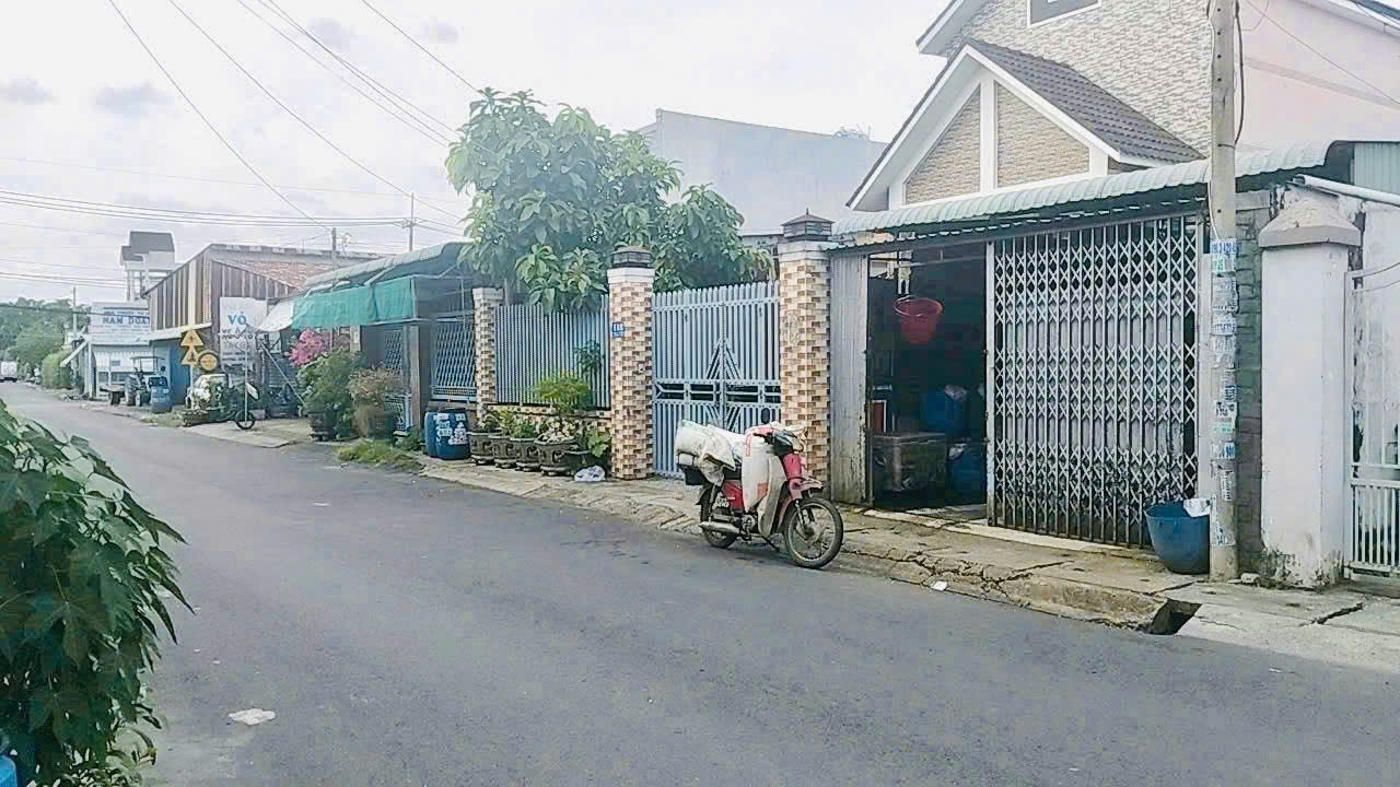 Bán đất tặng nhà kho mặt tiền đường Võ Thị Dòn , xã Tân Thông Hội dt 170m2 giá 3,9 tỷ