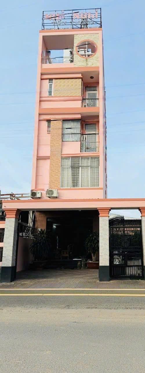 MT Võ Thị Hồi, Nhà Nghỉ 140M2, 5 Tầng, 15 P, 15WC giá rẻ 9,9 tỷ, thu nhập 100 triệu