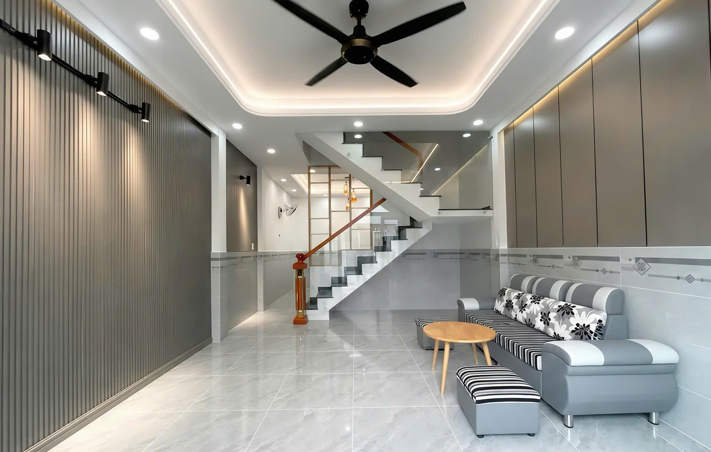 Hẻm xe hơi - gần chợ Hiệp Thành. Bán Nhà riêng 4x11m Đường Lê Văn Khương, có 2PN 2WC, ban công, sân phơi, giếng trời. Giá 1,82 tỷ (TL)