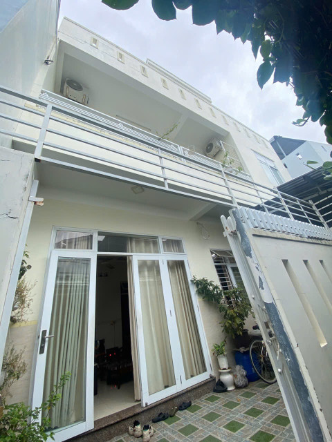 🏠 SIÊU DEAL GIẢM 300 TRIỆU – NHÀ 2 TẦNG GẦN BIỂN NHA TRANG! 🌊  👉 Bán nhà đẹp như mơ, cách đường Võ Thị Sáu, Phường Vĩnh Trường, Tp Nha Trang chỉ 40m,