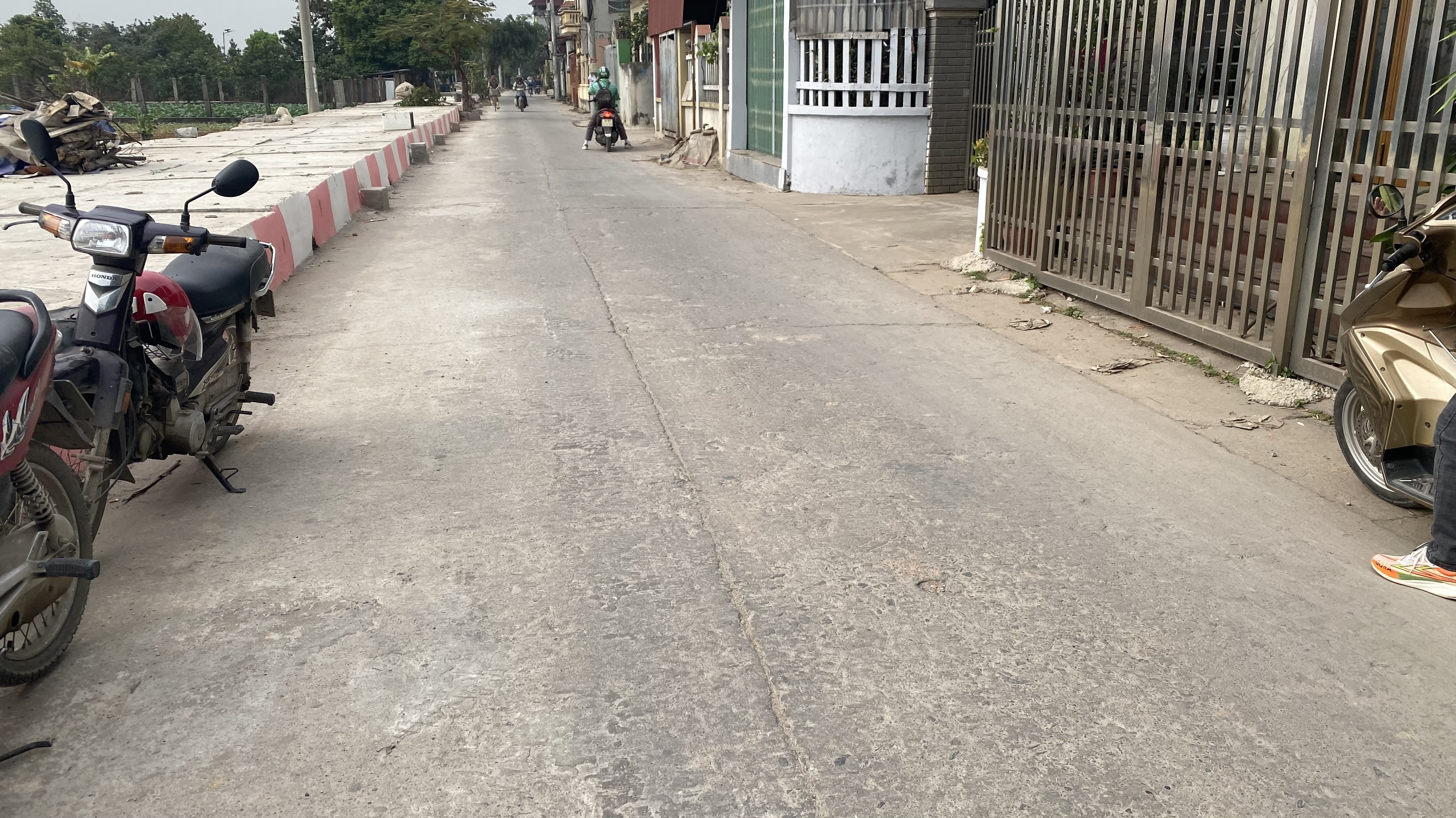 - LÔ GÓC YÊN NHÂN - Tiền Phong-Mê Linh
📐 Diện tích - 115m² – Full thổ cư
🛣️ Đường thông, ô tô