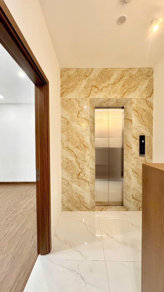 Bán toà CHDV 75m2, 7 tầng, 15 phòng khép kín phố Vũ Ngọc Phan, Đống Đa, chỉ 18.5 tỷ