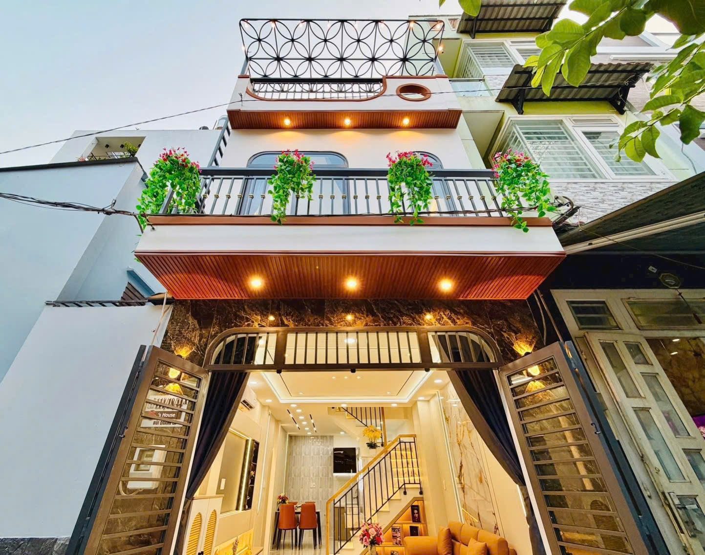 Hạ giá! Bán nhà 38m2 xây 2 tầng đường Vũ Tùng,Bình Thạnh giá 2tỷ250.Gần chợ Bà Chiểu.Hẻm 5m.Sẵn sổ.