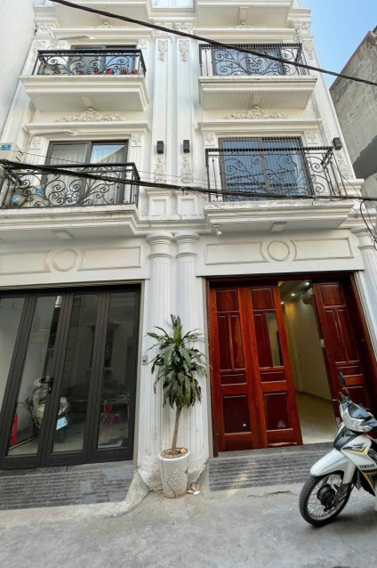 Sài Đồng, Long Biên ngõ thông 7 chỗ qua nhà DT59m*5T giá chào 7.8 tỷ