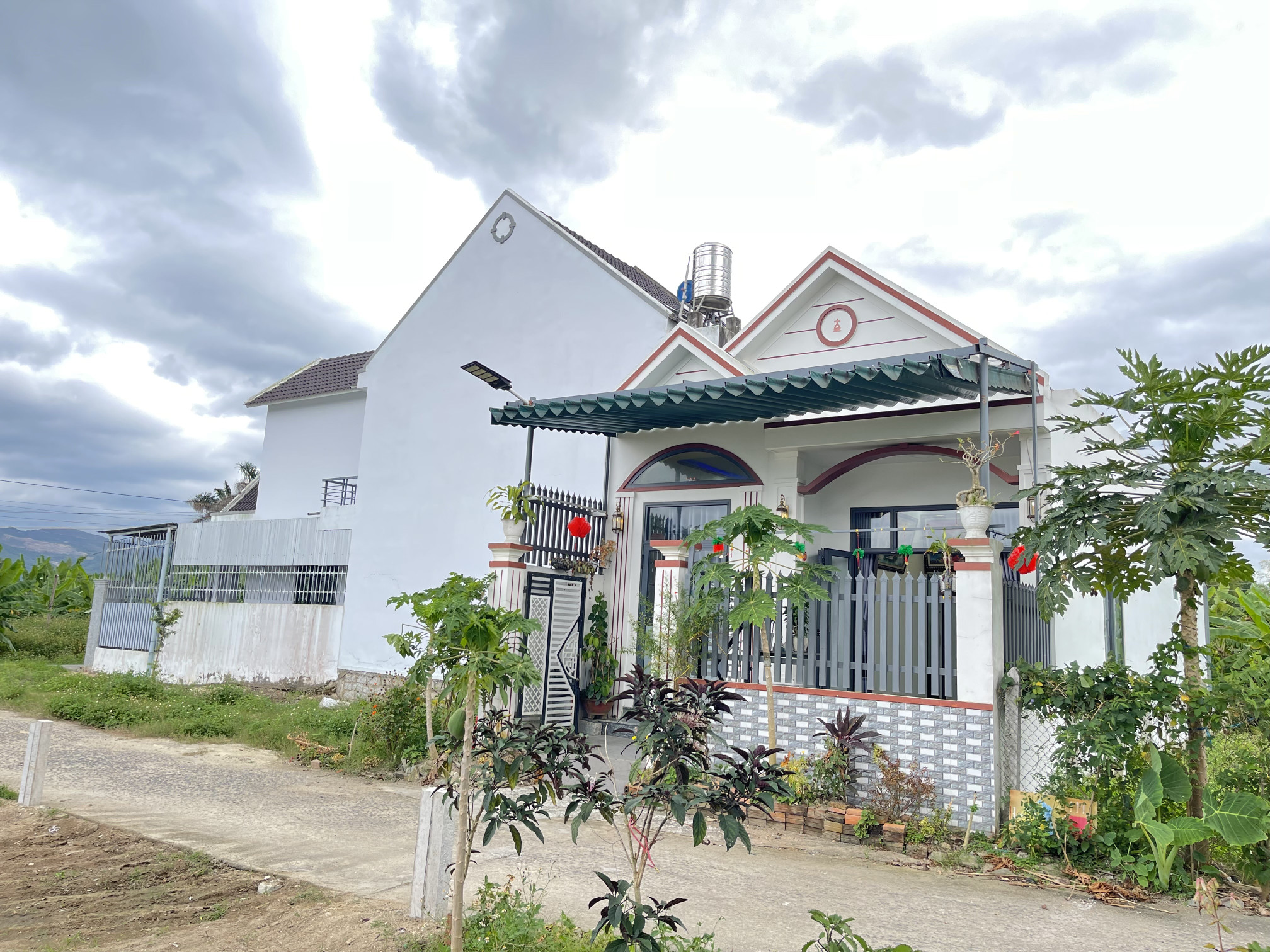 Bán nhà Diên Lạc xây đẹp giá chỉ 1.550 tỷ