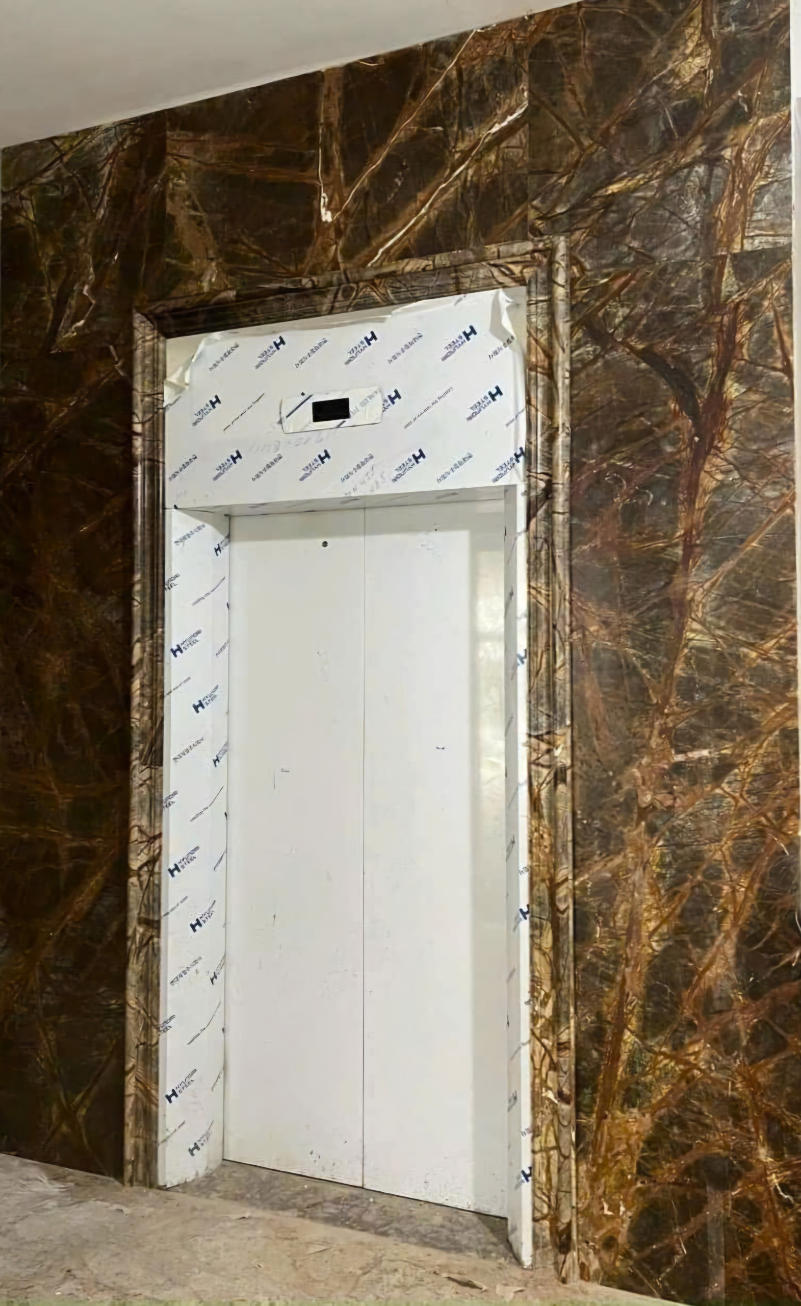 Cho thuê nhà mới, hai lối đi, Xã Đàn, thang máy; vỉa hè 115m2* 5T- 47 Tr