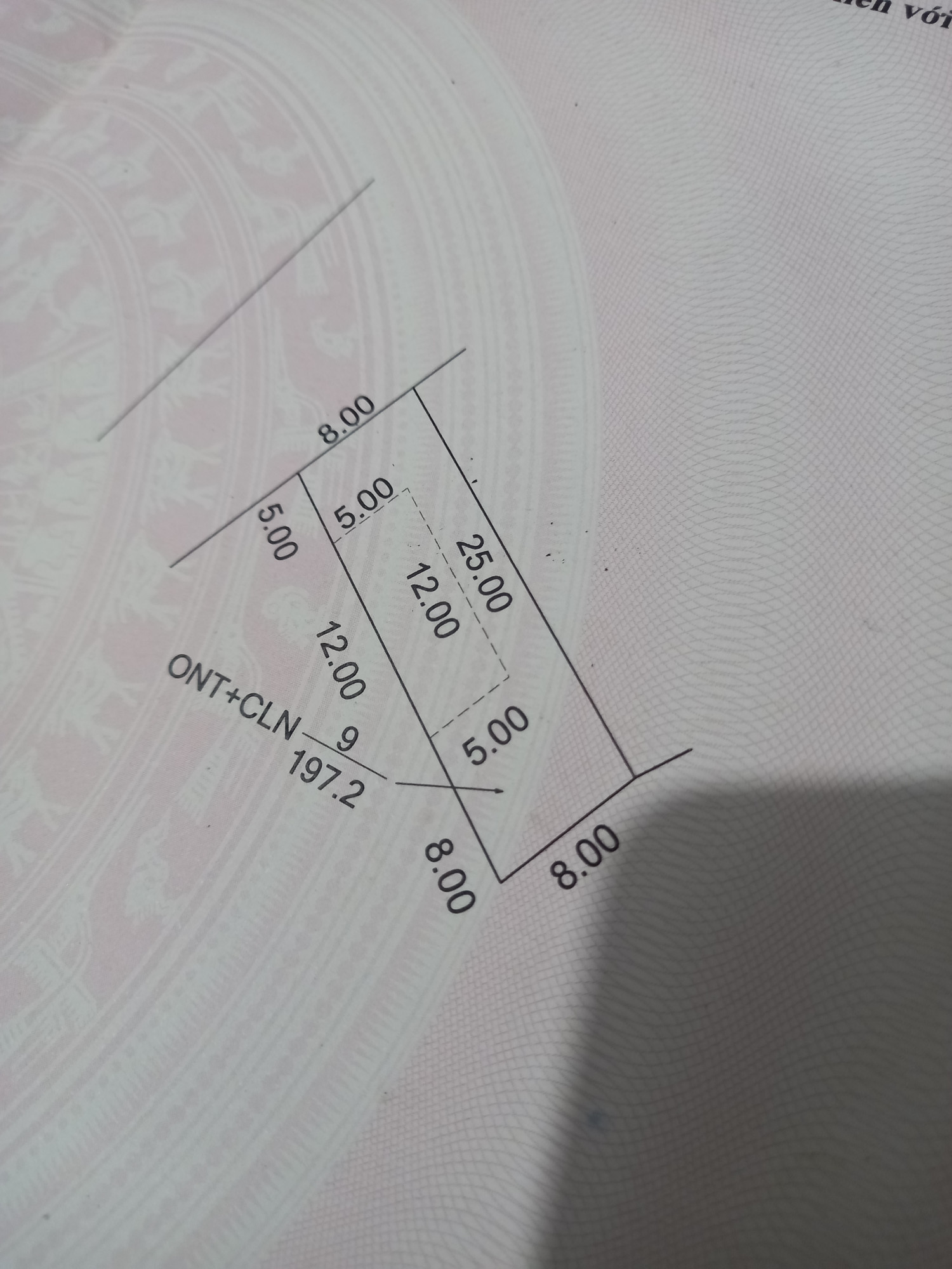 Đất etoh đối diện trường học