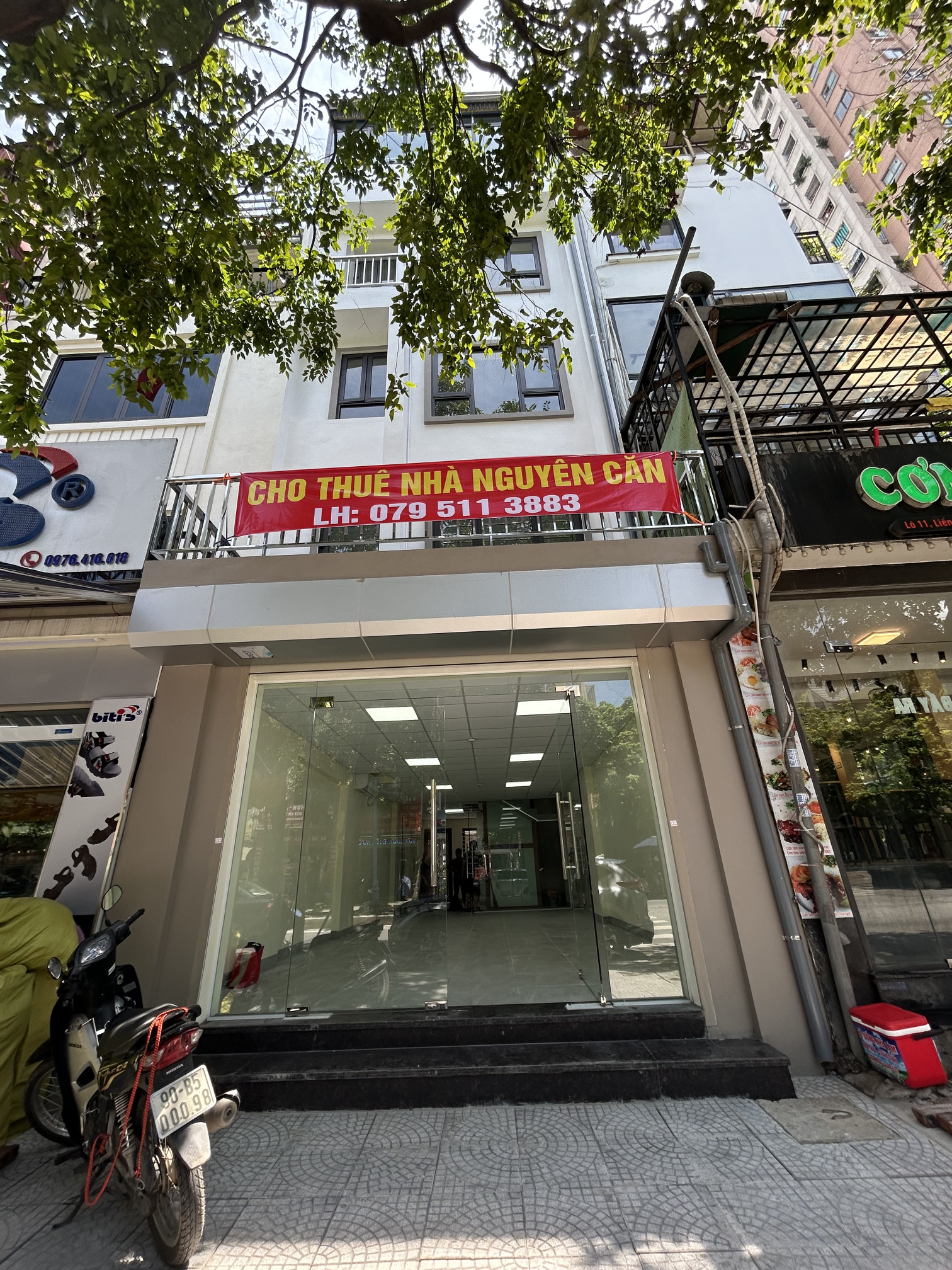 80m2 thông sàn x 5 tầng-44 triệu cả căn- mặt phố Xala đường đôi,2 mặt tiền,thang máy pccc đầy đủ
