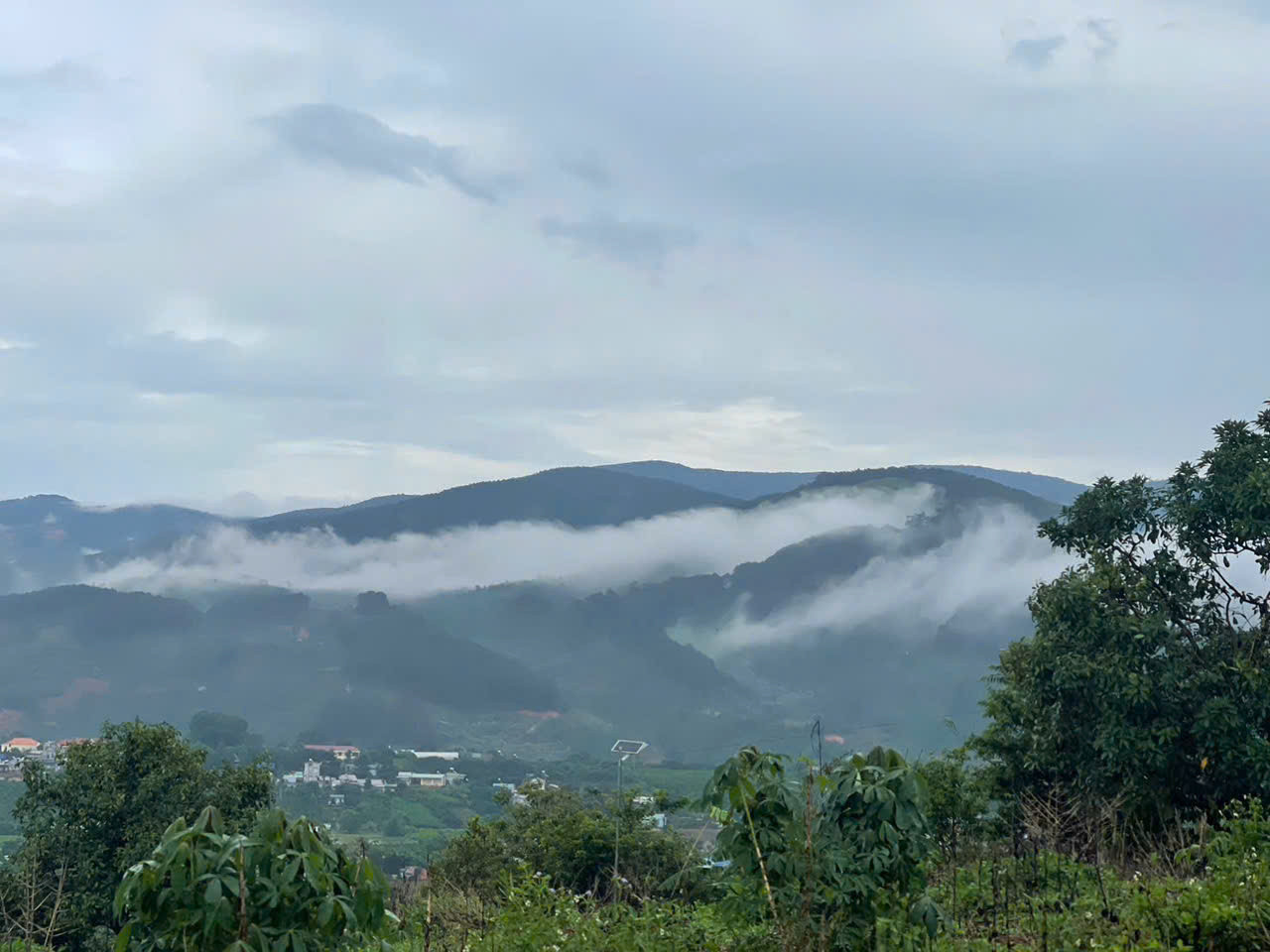 Đất nghỉ dưỡng Mê Linh cách Đà Lạt 20km view đồi thông bao quanh giả chỉ 680 triệu