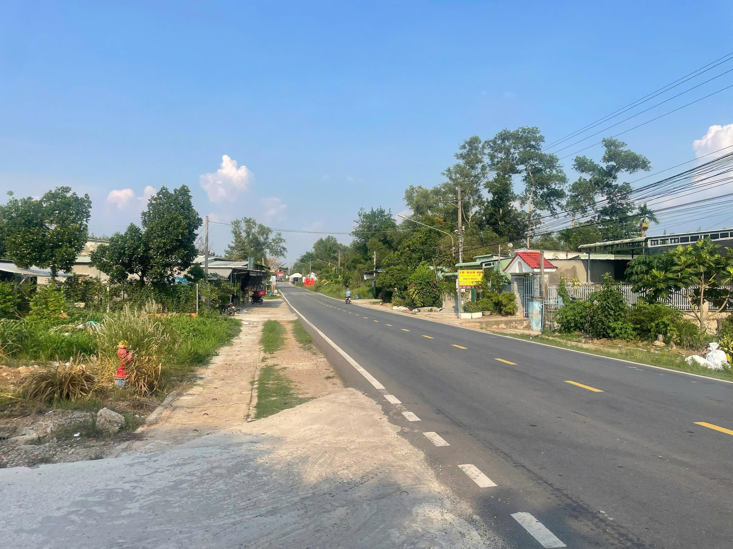 Bán đất Chơn Thành Bình Phước, diện tích 10x45, gần khu công nghiệp, dân cư đông, a.c tài chính thấp gọi e tham khảo nha