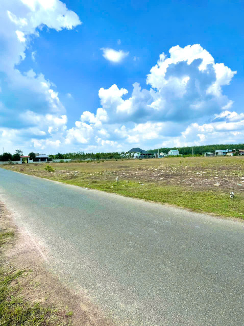 Kẹt tiền bán mảnh 280m2 giá 390tr. LH:0933.263.596