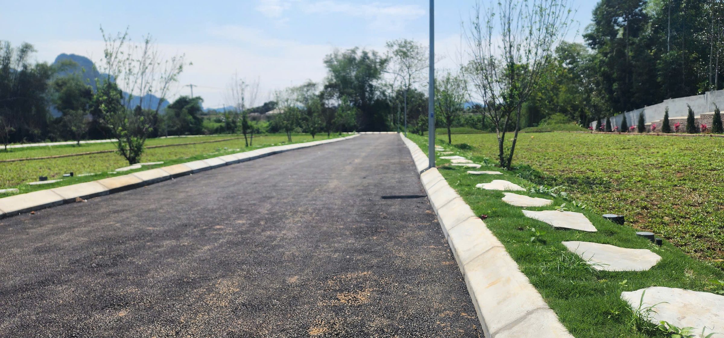 🏡 QUỸ ĐẤT PHỐ CHỢ BÃI XE – NAM THƯỢNG – KIM BÔI – HÒA BÌNH
Cơ hội sở hữu đất trung tâm du lịch nghỉ dưỡng với mức giá cực tốt!