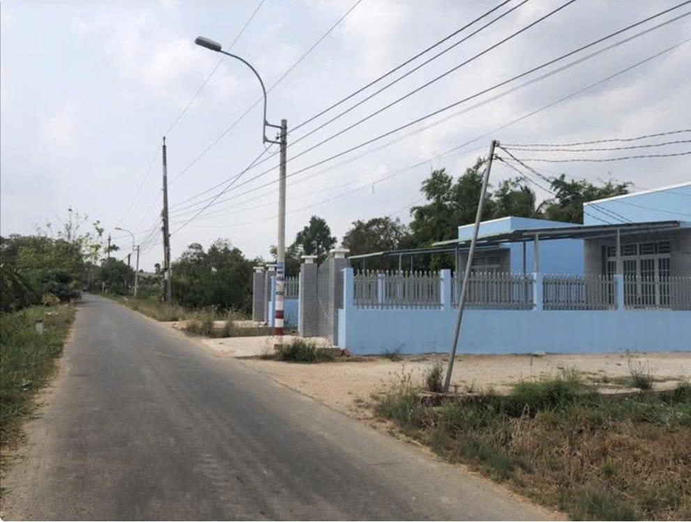 CHỒNG TÔI THUA ĐỘ CẦN BÁN GẤP LÔ ĐẤT 400M2 NGAY KHU CÔNG NGHIỆP VSIP CHỈ 200TR