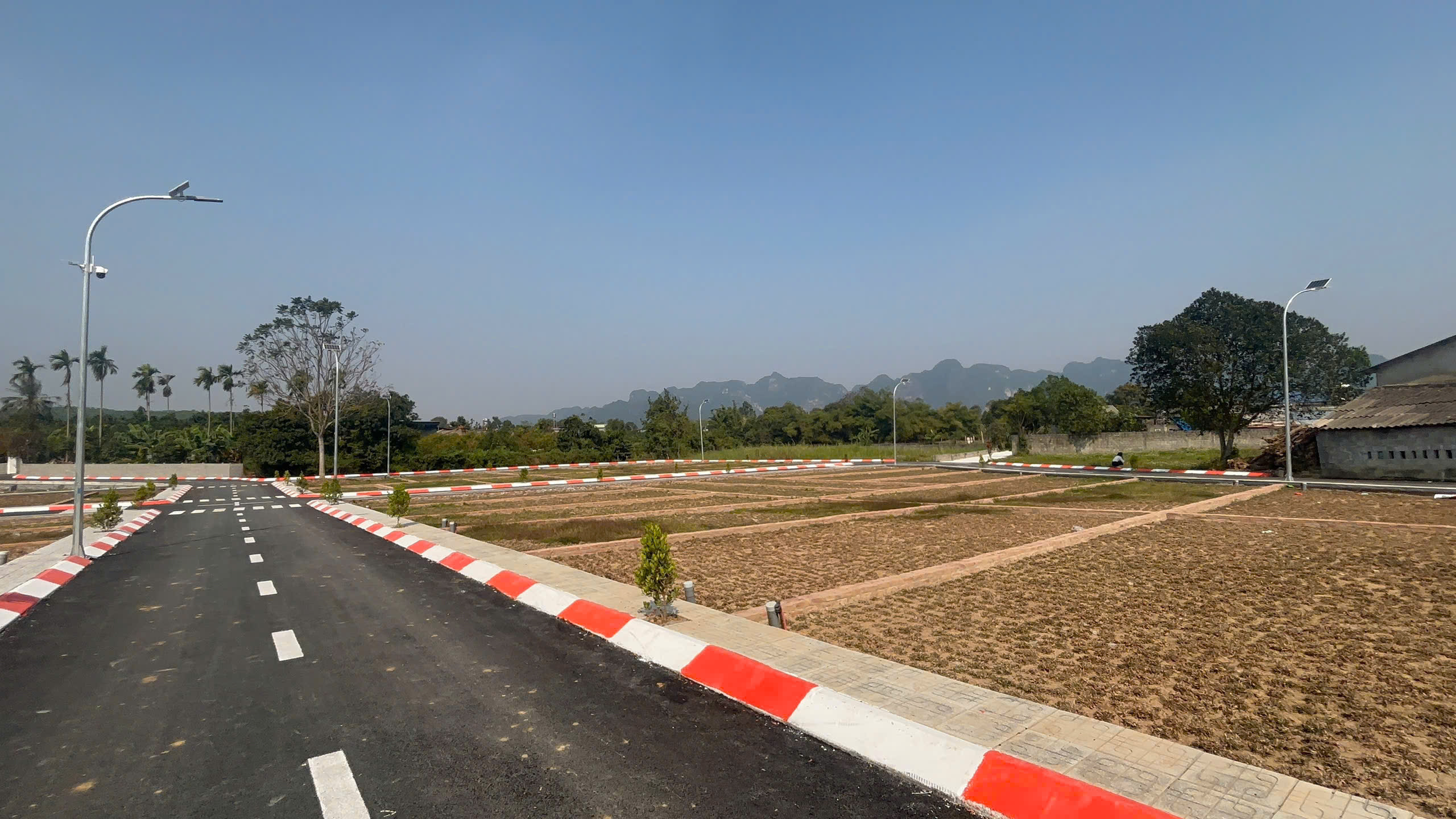 🚀 SIÊU PHẨM F0: LÕI KHU DÂN CƯ – CẬN KỀ 2 SIÊU KCN – SỔ ĐỎ TRAO TAY!
🔥 Cơ hội vàng cho nhà đầu tư đón sóng hạ tầng 2026 với quỹ đất hiếm hoi hội tụ đủ 3 yếu tố: PHÁP LÝ – VỊ TRÍ – TIỀM NĂNG.