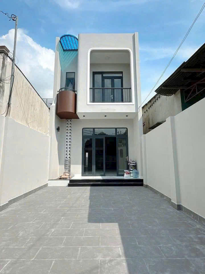 nhà lầu mới xây siêu đẹp ngay gần chợ thạnh phú đầy đủ tiện ích sổ riêng full thổ cư