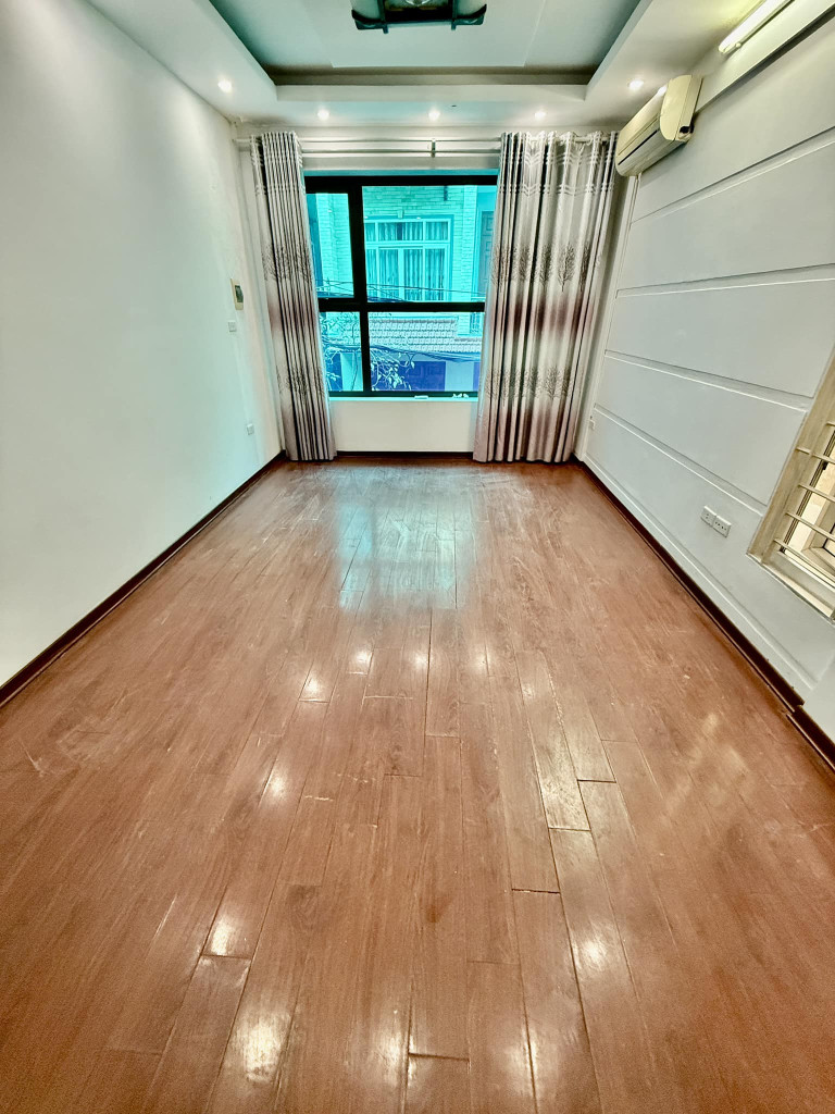 8,3 tỷ ngõ 421 Xuân Đỉnh diện tích 31m2 6 tầng mặt tiền 4m