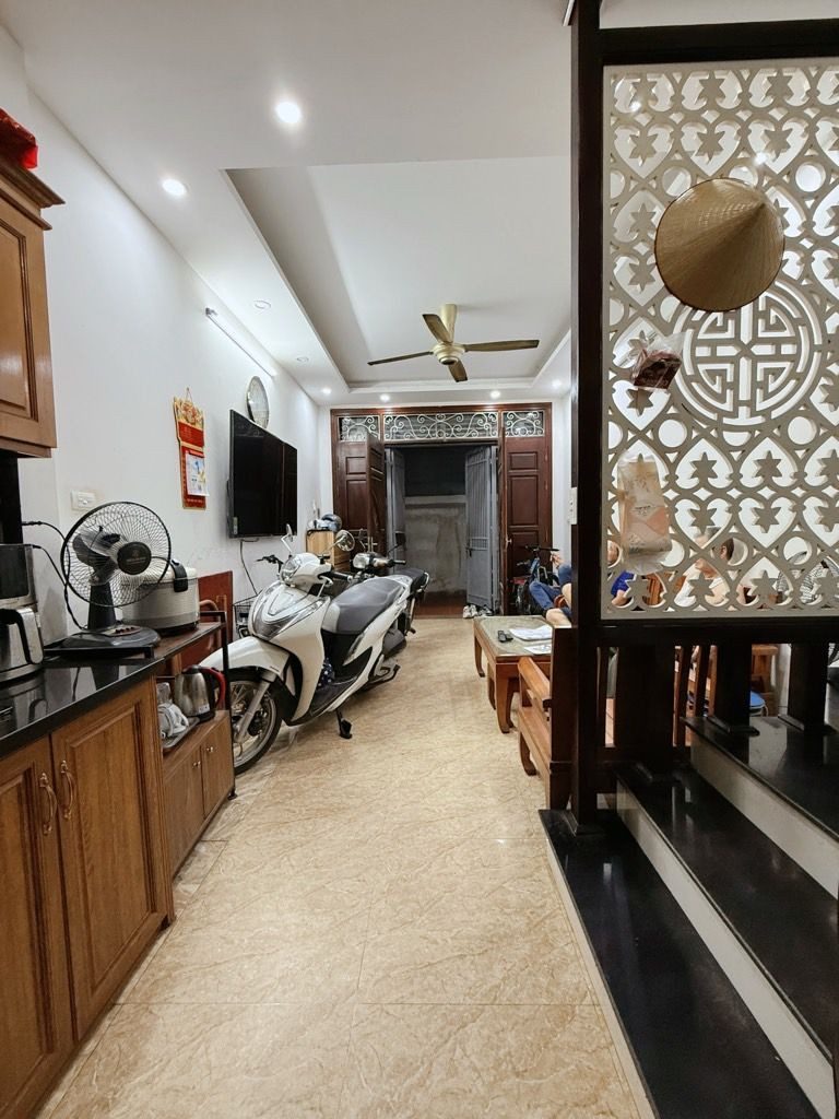 Bán nhà 30m² full thổ cư ngang 3.5m giá 6.5 tỷ tại Đường Xuân Đỗ Phường Long Biên