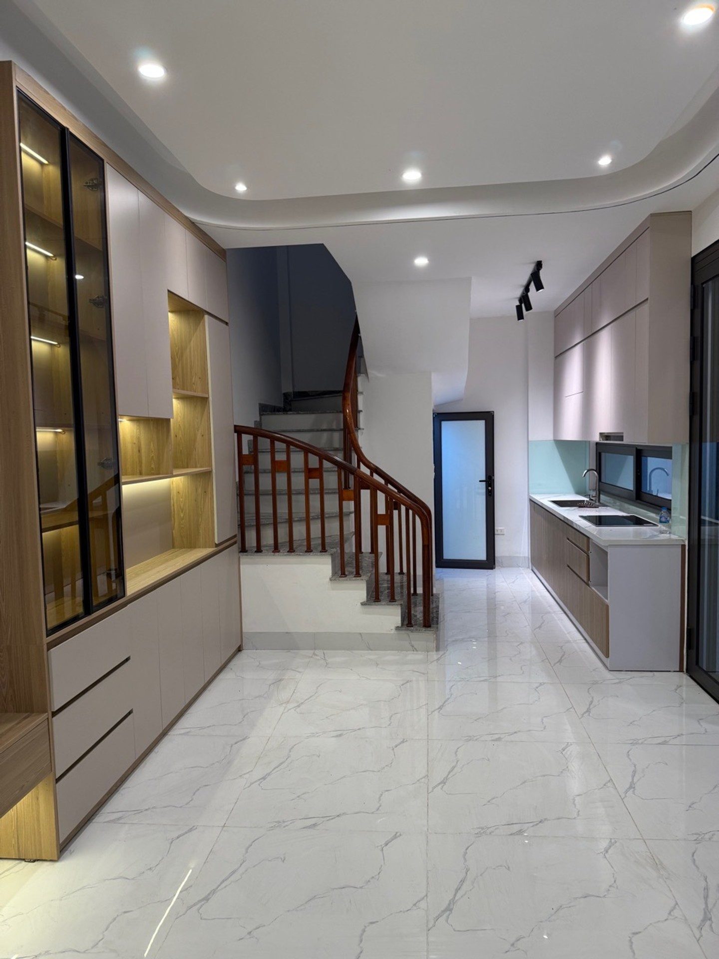 Bán nhà 36m² full thổ cư ngang 8.9m giá 6.9 tỷ tại Đường Xuân Đỗ Phường Long Biên