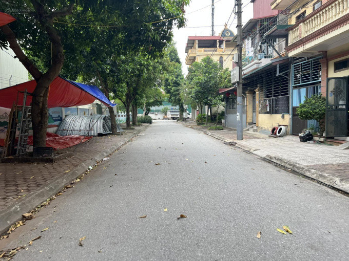 Bán đất mảnh đất 64m2, mặt tiền hơn 4m ngay mặt phố Xuân Đỗ