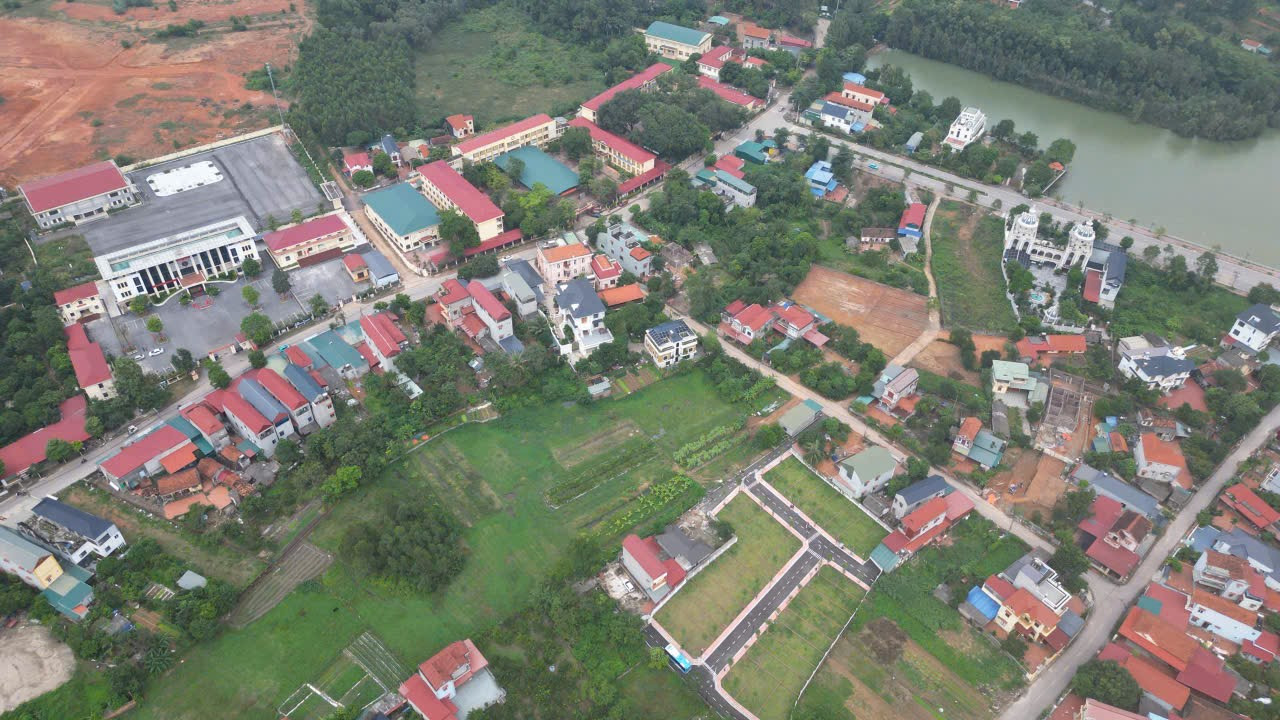 🔥 Nhỉnh 1 tỷ là có ngay đất 80m2 Full thổ cư Trung tâm Phường Xuân Hoà, sổ đỏ sẵn sàng 🔥  anh chị nào đang có dưới 2 tỷ muốn mua đất trung tâm liên hệ em ngay nhé SDT 0962216758
