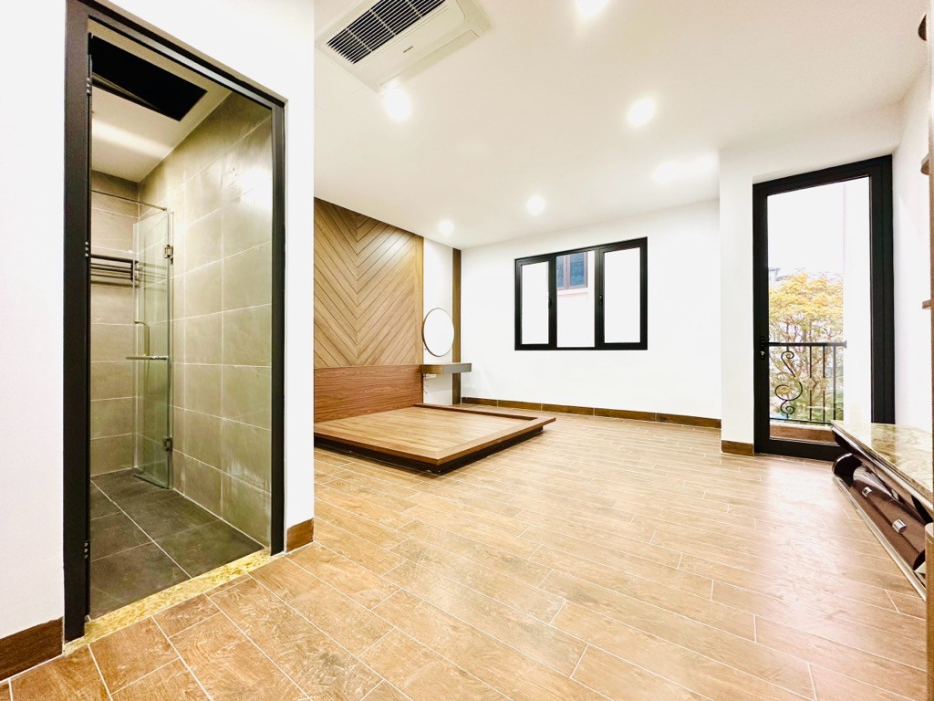 Nhà đẹp Xuân La 39 mét 6 tầng thang máy 10,5 tỉ