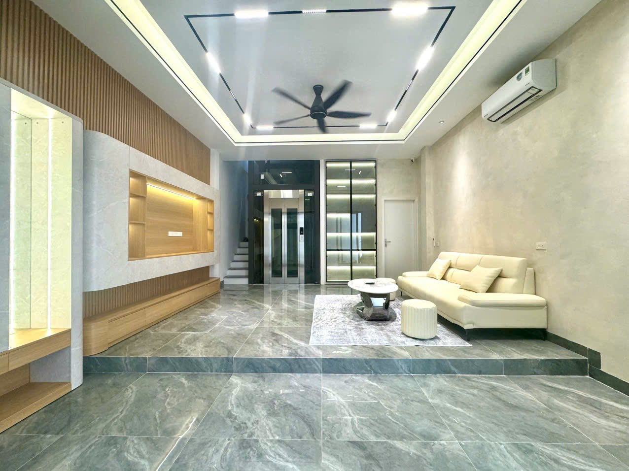 NHÀ MỚI 7 TẦNG THANG MÁY – XUÂN LA – Ô TÔ VÀO NHÀ – 25 TỶ