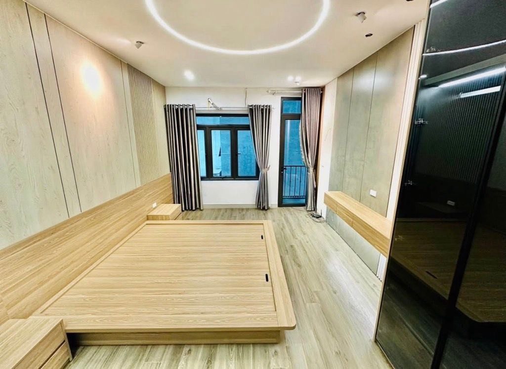 Xuân La – Tây Hồ | 5 tầng | 10.x tỷ

🔥 Ô tô đỗ cửa – 3 ngủ khép kín – full nội thất