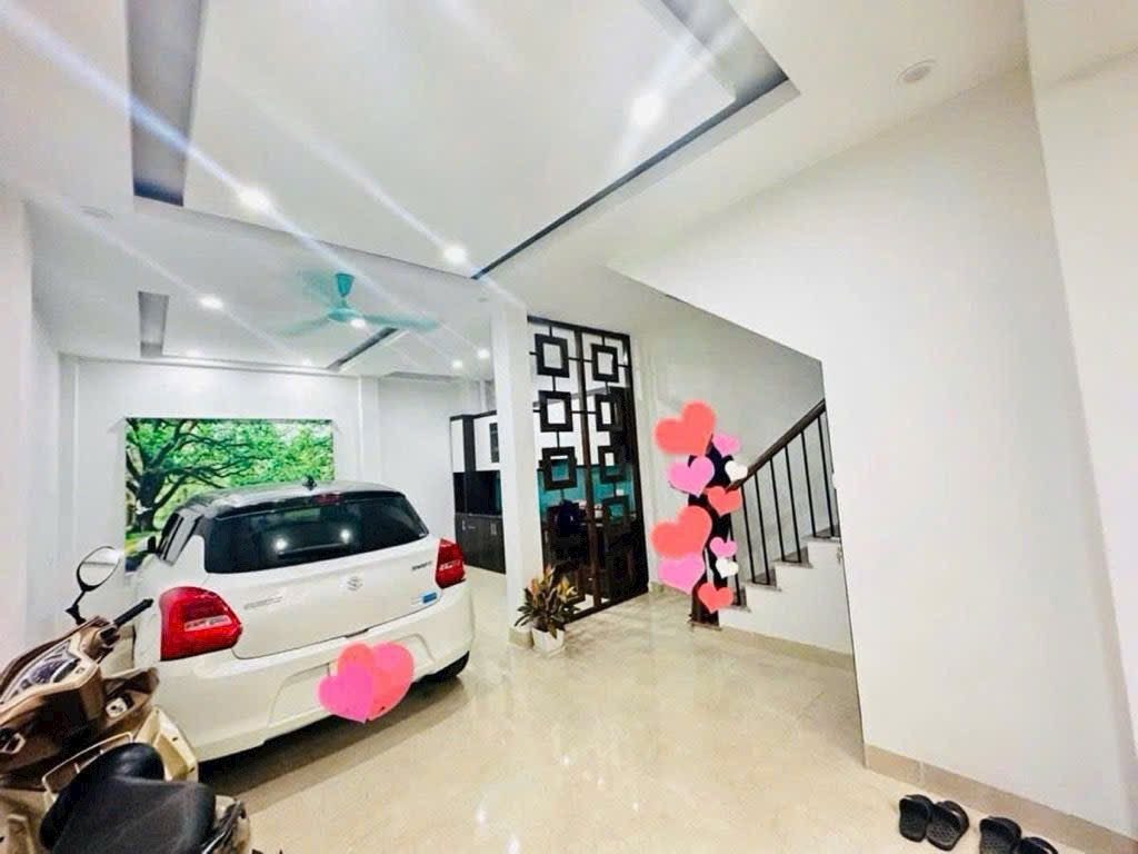 LÔ GÓC- Ô TÔ NGỦ TRONG NHÀ- GẦN PHỐ- GẦN HỒ TÂY- 2 THOÁNG- SỔ NỞ HẬU- XUÂN LA