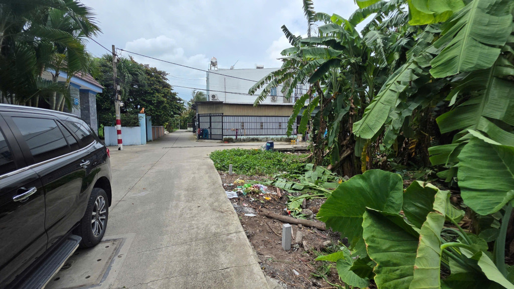 bán lô đất 135m2-sau lưng chợ xuân thới thượng-giá 2 tỷ130 tr- gọi cho em